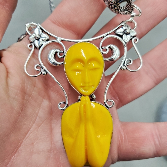 New Yellow Carved Praying Goddess 925 Silver Necklace. - Picture 10 of 10